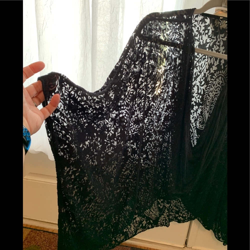 Blk burnout style jacket/cover up. One size.